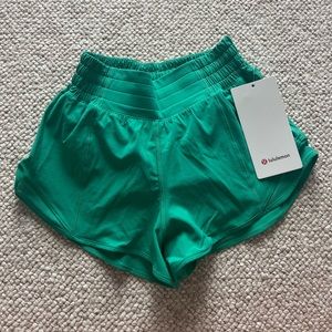 Kelly green lululemon Hotty hots 2.5 HR brand new with tag!